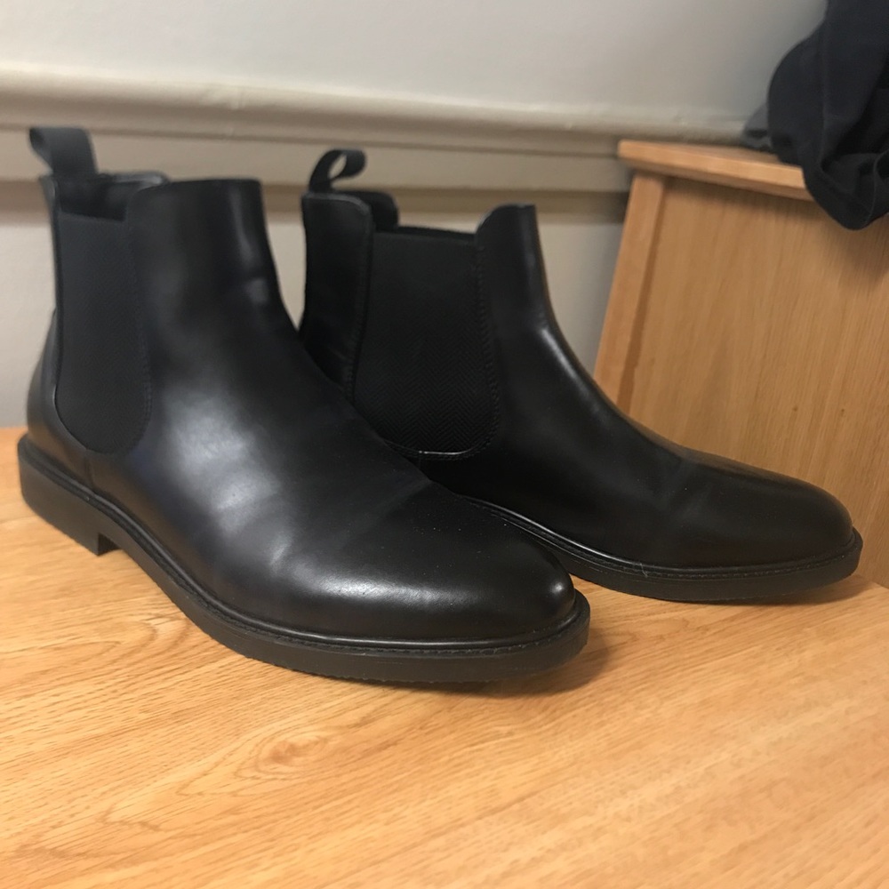 Black leather Chelsea Ankle Boots
